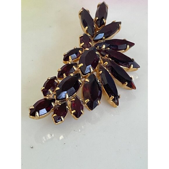 Vintage 1960s Garnet Red Rhinestone Navette Fan Shap4e - Picture 5 of 6